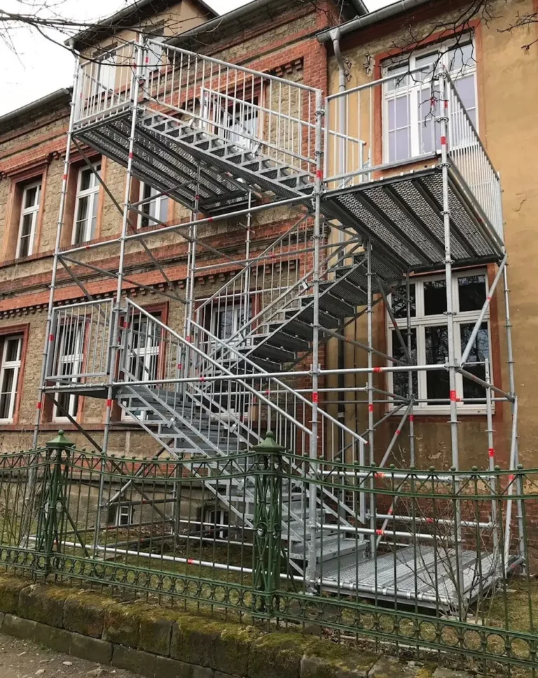 Modul Fluchttreppenturm Plettac contur Standhöhe 6,20m